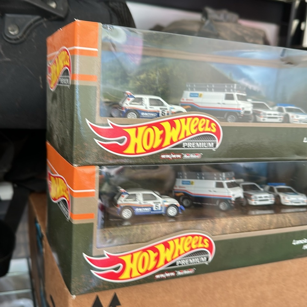 Hotwheels Premium Metal RealRiders 5 Car Set - Picture 3 of 6